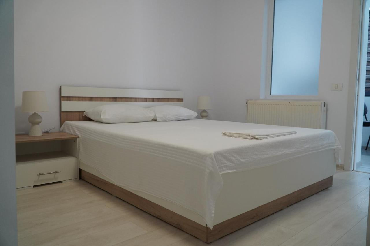 Târgu Jiu Vila Exclusive מראה חיצוני תמונה