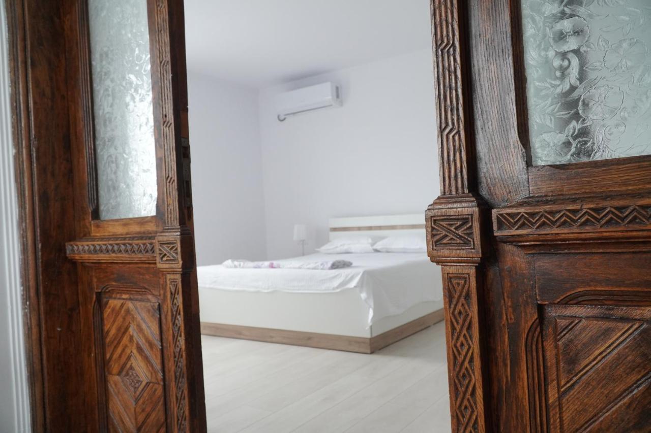 Târgu Jiu Vila Exclusive מראה חיצוני תמונה